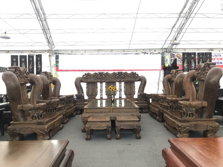 Bộ ghế Minh voi tay 32 có kích thước khủng