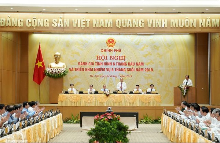 Chính phủ họp trực tuyến 63 tỉnh thành: GDP 6 tháng tăng 6,76%, CPI tăng 2,64% - 1