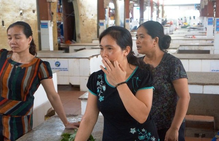 Chính quyền thông báo cấm, hàng trăm sạp thịt lợn tại chợ “gác thớt” - 4