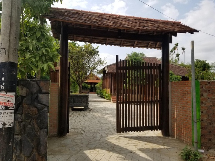 Choáng ngợp “biệt phủ” gỗ hoành tráng rộng 1300m2 ở Nha Trang - 1