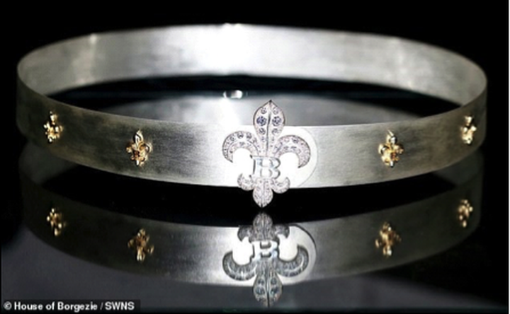 Choáng với chiếc thắt lưng đắt nhất thế giới có giá 1,8 tỷ đồng - 1