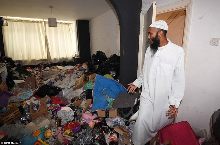 Chủ nhà “chết đứng” khi chứng kiến “núi rác” bị bỏ lại sau khi người thuê nhà rời đi - 1