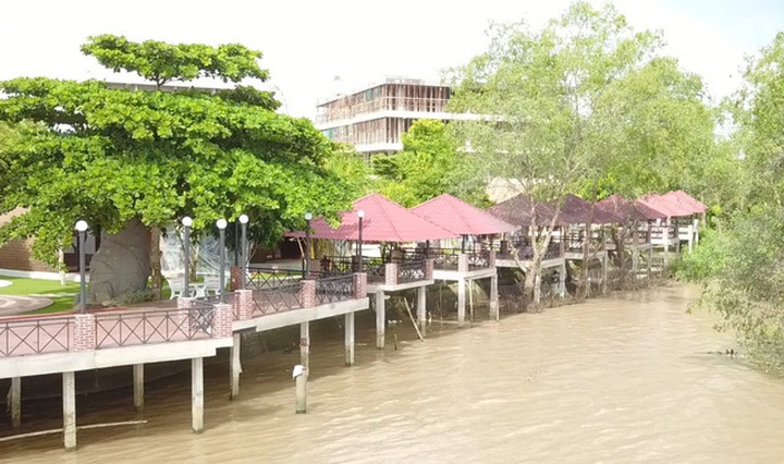 Công trình lấn đất vàng bờ sông của công ty Linh Phương