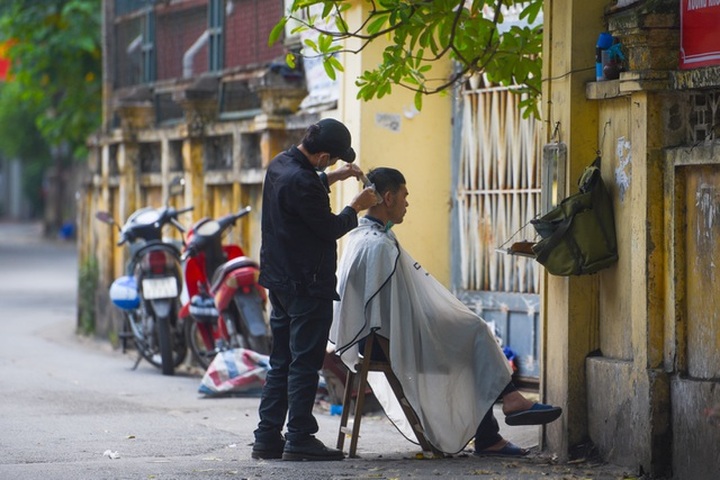 Chưa hết cách ly xã hội, nhiều cửa hàng kinh doanh vẫn mở cửa - 4