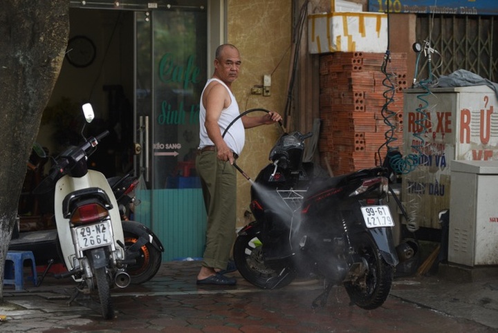 Chưa hết cách ly xã hội, nhiều cửa hàng kinh doanh vẫn mở cửa - 6