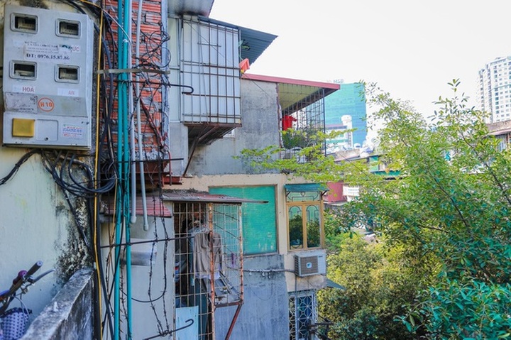 “Chuồng cọp” nhấp nhô, khu tập thể cũ ở Hà Nội “gồng mình” chống đỡ - 7