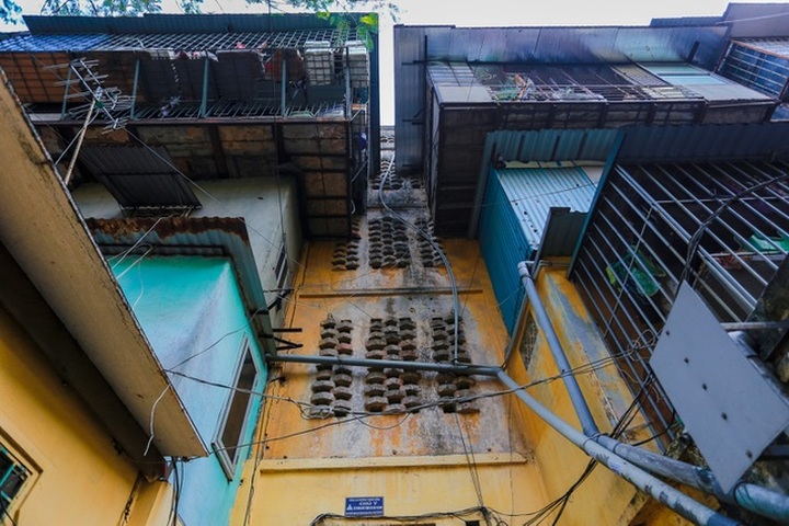 “Chuồng cọp” nhấp nhô, khu tập thể cũ ở Hà Nội “gồng mình” chống đỡ - 9