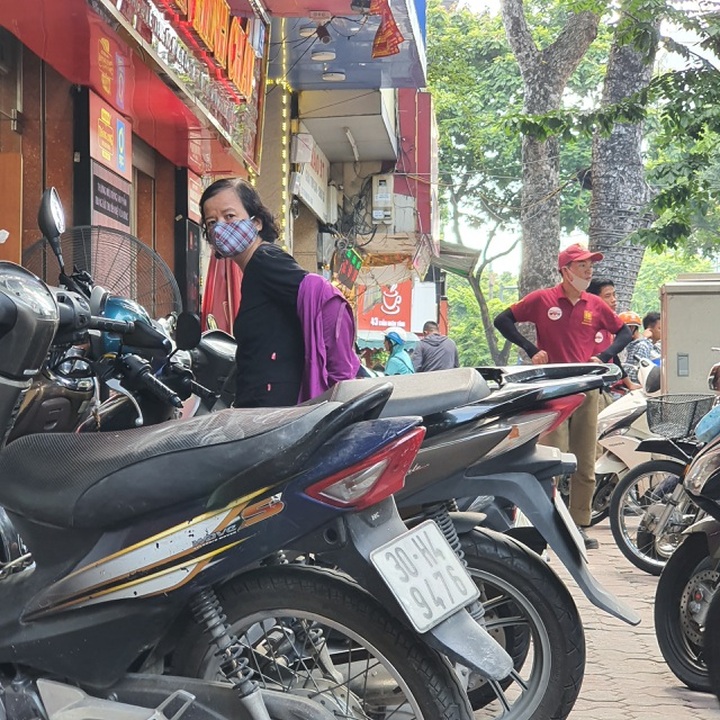 Chuyện hi hữu tại phố vàng: Hết nợ vàng lại đến nợ tiền tỷ của khách - 1