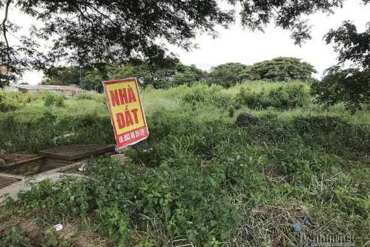 Chuyện lạ ở TP.HCM: Nơi giá đất 300 triệu đồng/m2, biệt thự xây dở không người ở - 8