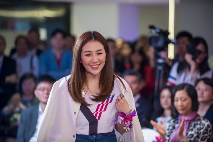 Chuyện tình bất ngờ của con gái tỷ phú sòng bạc Macao và bạn trai Harvard - 1..jpg