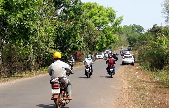 Cò đất rầm rộ lôi kéo, dụ dỗ người dân mua bán đất sân bay Técníc - 2