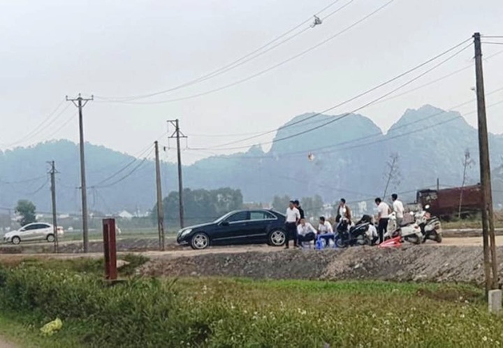 Cò dụ dân mua đất chui, thành phố ra cảnh báo - 1