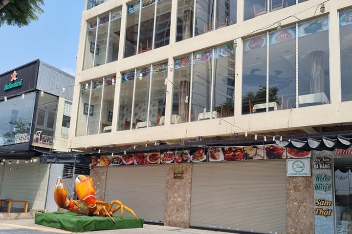 Còn đâu cảnh sôi động, loạt nhà hàng vẫn đóng cửa, treo bảng sang nhượng - 1