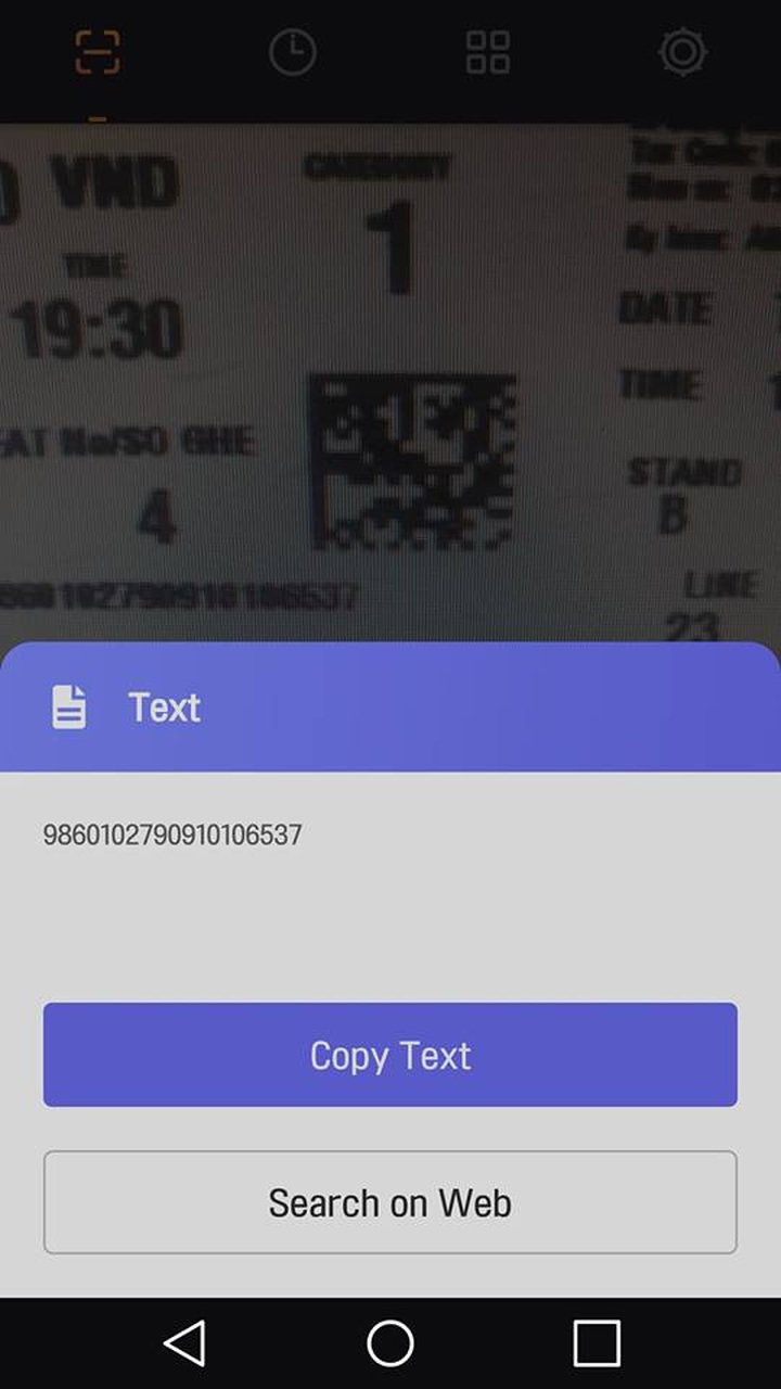 “Khi quét thì sẽ có 1 dãy số hiện ra và yêu cầu gửi về mail để xác nhận. Nếu số seri ở ngay dưới số ghế ngồi hiện ra mà trùng thì là vé thật