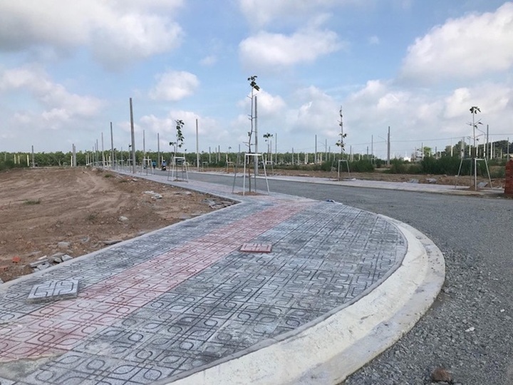 Covid-19 bùng phát, nhà đầu tư có tiền dễ mua miếng đất sinh lời cao - 2