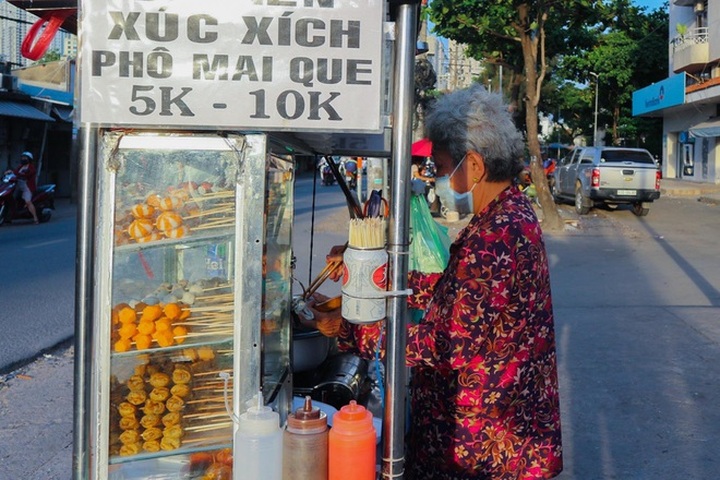 Covid-19 bùng phát, quầy hàng ế ẩm và nỗi buồn của cụ già 74 tuổi - 7