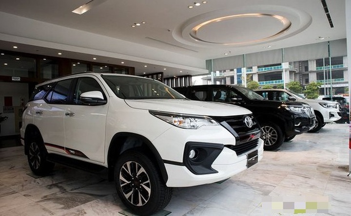 Covid-19 khiến xe nhập giảm sốc 6.000 chiếc, giá tăng trăm triệu đồng - 1