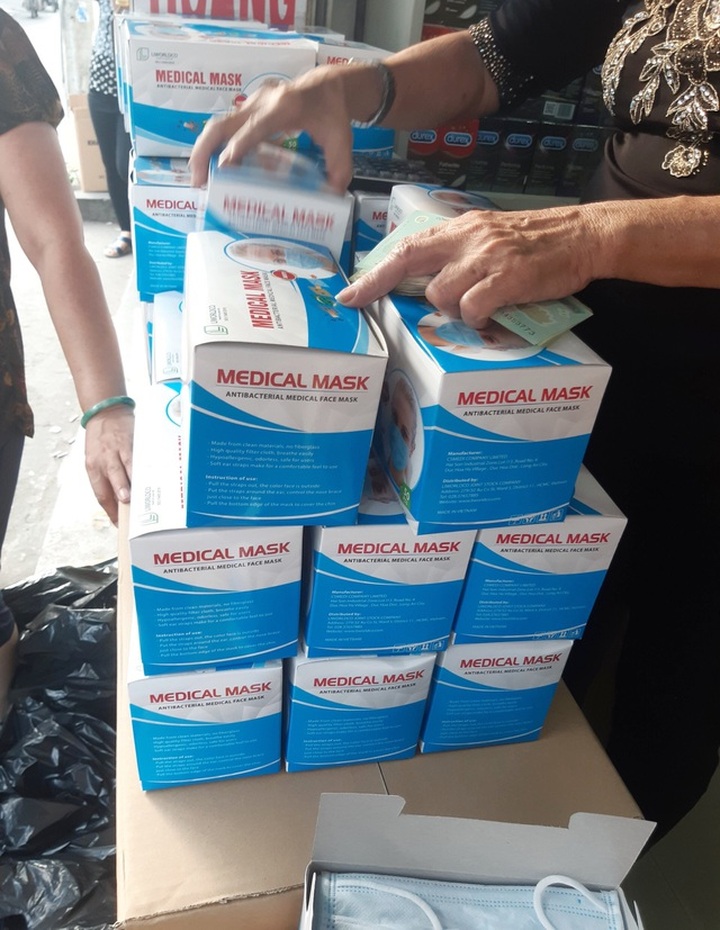 Covid-19 phức tạp, dân buôn khẩu trang “dọa” tăng giá 10 triệu đồng/thùng - 3