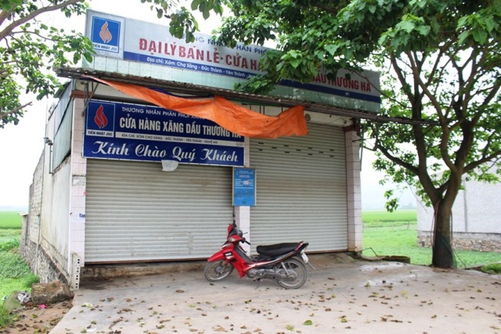 Cửa hàng xăng dầu bị xử phạt 30 triệu đồng vì “treo biển tạm nghỉ - 1