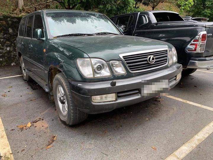 Chiếc xe cũ thương hiệu Lexus hạng sang được rao bán với nhiều lý do khác nhau.