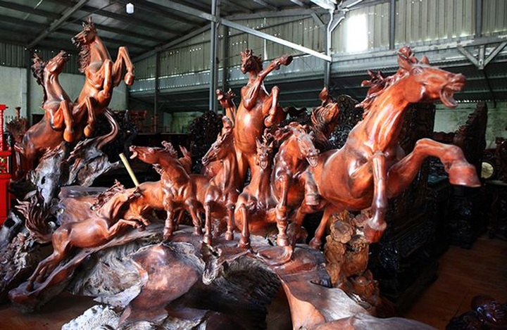 Đại gia chi 7 tỷ đồng vẫn không mua được tác phẩm làm từ gỗ vứt đi - 1