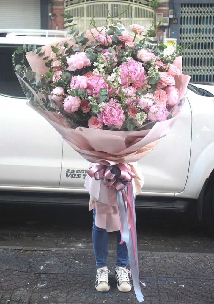 Đại gia chơi trội mua bó hoa 40 triệu đồng tặng bạn gái dịp Valentine - 5