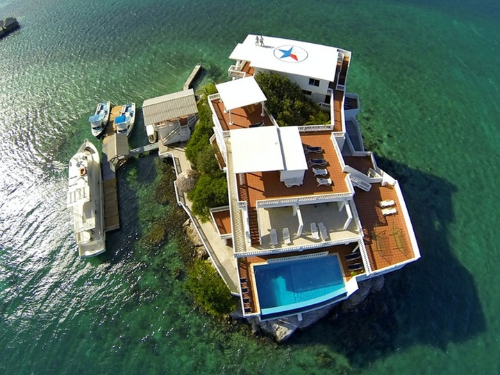 Đại gia xây biệt thự xa hoa triệu USD giữa biển, có cả bãi đỗ trực thăng - 2