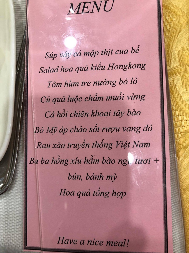 Một menu tiệc cưới tôm hùm, vi cá