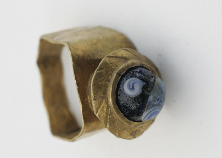 Hơn 5.000 cổ vật được tìm thấy gồm nhẫn vàng, đồng xu vàng, bạc, đồ gốm,... (Nguồn: TNE)