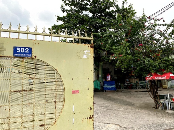 Đất vàng hàng ngàn tỷ đồng thành bãi giữ xe, bán cây cảnh - 11