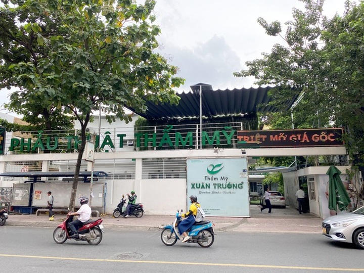 Đất vàng hàng ngàn tỷ đồng thành bãi giữ xe, bán cây cảnh - 13