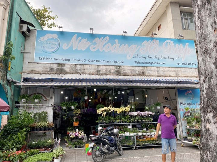 Đất vàng hàng ngàn tỷ đồng thành bãi giữ xe, bán cây cảnh - 7