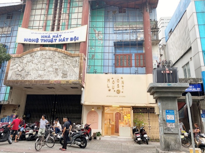 Đất vàng hàng ngàn tỷ đồng thành bãi giữ xe, bán cây cảnh - 9