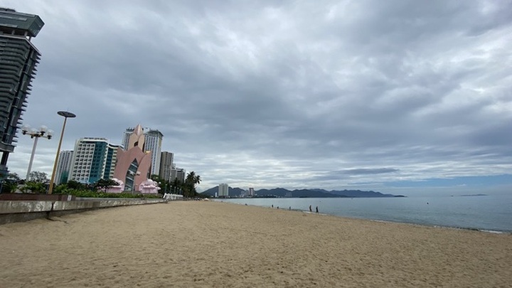 Dịch COVID-19 khiến Nha Trang đìu hiu, hàng loạt khách sạn đóng cửa - 1