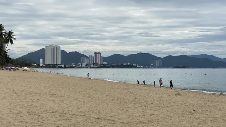 Dịch COVID-19 khiến Nha Trang đìu hiu, hàng loạt khách sạn đóng cửa - 7