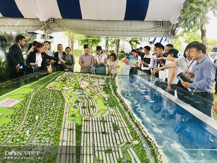 Dịch Covid-19 lượn lờ, người mua bất động sản dè dặt xuống tiền, chờ thời bắt đáy - 1