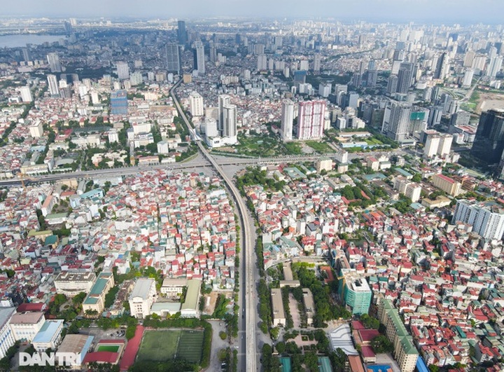 Đoạn đường dài 1km “cõng” đến 7 trường đại học, cao đẳng ở Hà Nội - 1