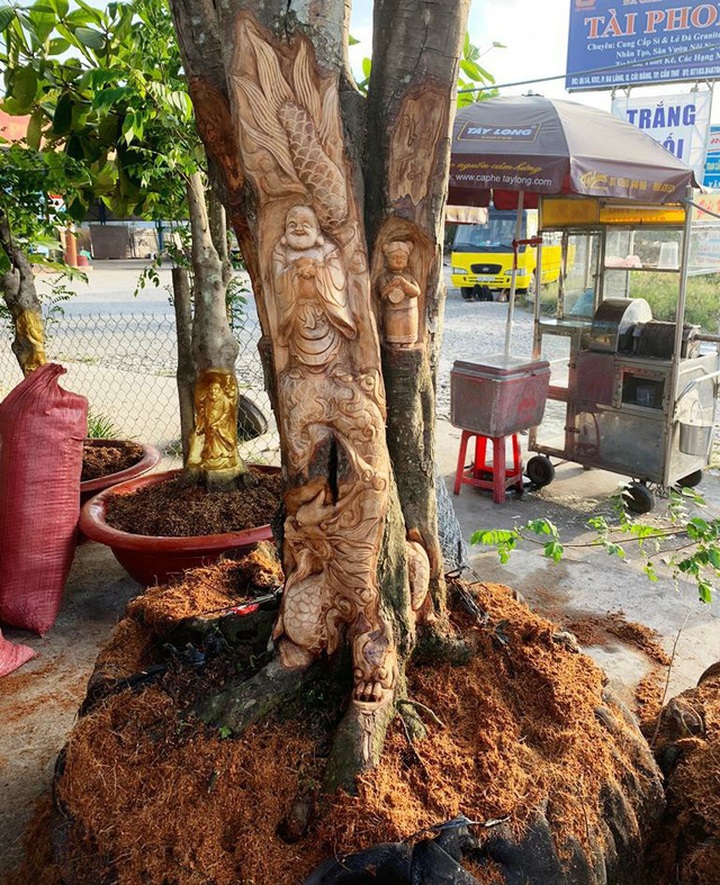 Bức tượng ngày chưa được dát vàng nhưng trông vẫn rất đẹp