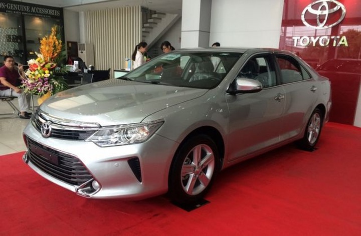 Dọn kho Camry để đón xe nhập: Toyota hết mặn mà lắp ráp xe tại Việt Nam? - 1