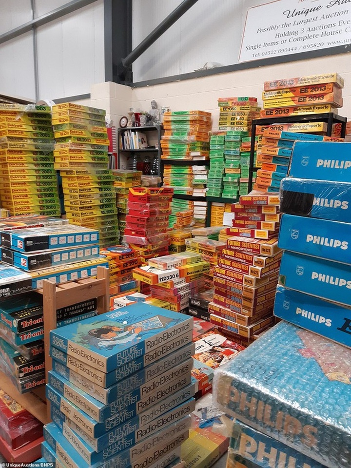 Dọn núi đồ của anh trai quá cố, người em ngỡ ngàng phát hiện gia tài bạc tỷ - 5