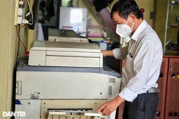 Đóng cửa gần 3 tháng, chủ tiệm photocopy vui mừng khi nhận hỗ trợ - 1