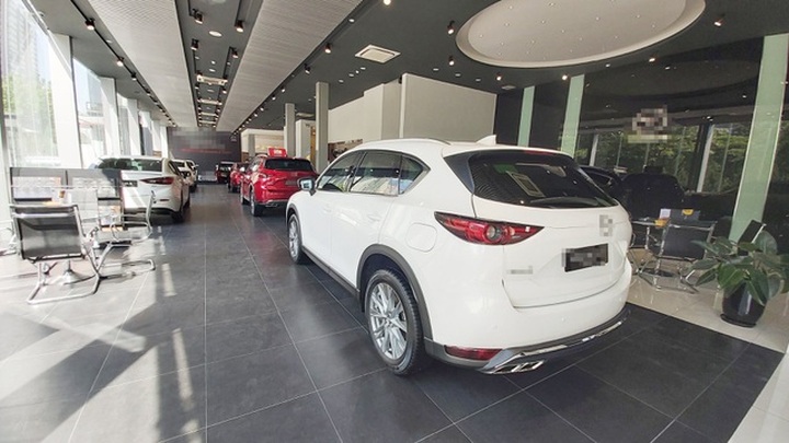 Dù giảm giá, các đại lý ô tô vẫn bất động trong tháng cô hồn - 1