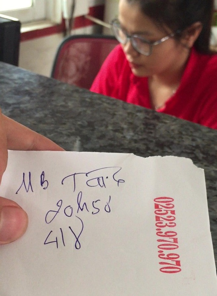 Tờ “giấy lộn” bị rách một góc mà chúng tôi mua tại phòng vé của Công ty TNHH Thương mại Dịch vụ Vận tải Đông Hưng tại thị trấn Phan Rí Cửa (huyện Tuy Phong, tỉnh Bình Thuận). Ảnh: Đại Việt