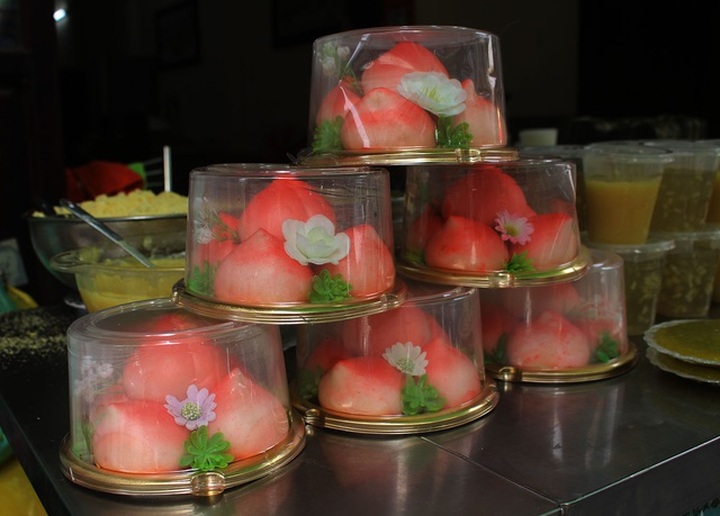 Gà ngậm hoa hồng đắt khách tại chợ nhà giàu Hà Nội ngày Rằm tháng Giêng - 11