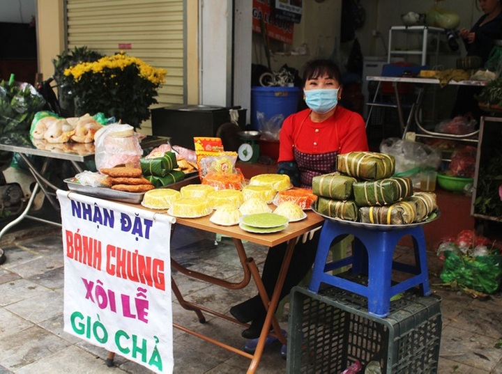 Gà ngậm hoa hồng đắt khách tại chợ nhà giàu Hà Nội ngày Rằm tháng Giêng - 7