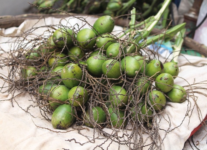 Gà ngậm hoa hồng đắt khách tại chợ nhà giàu Hà Nội ngày Rằm tháng Giêng - 9