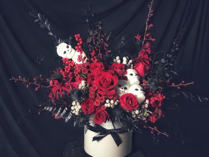 Số tiền phải bỏ ra để sở hữu hộp hoa tone đỏ đẹp và cực chất này là 2,5 triệu đồng