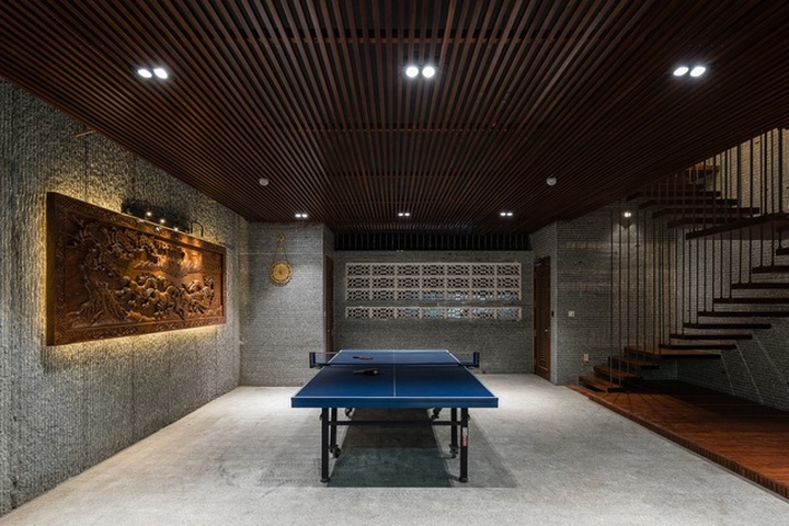 Gia đình Nha Trang đập thông 2 căn nhà thành nơi nuôi cá và trồng rau - 4