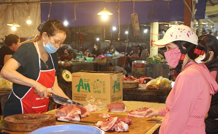 Giá lợn hơi giảm sâu, người tiêu dùng vẫn ít được hưởng lợi - 3