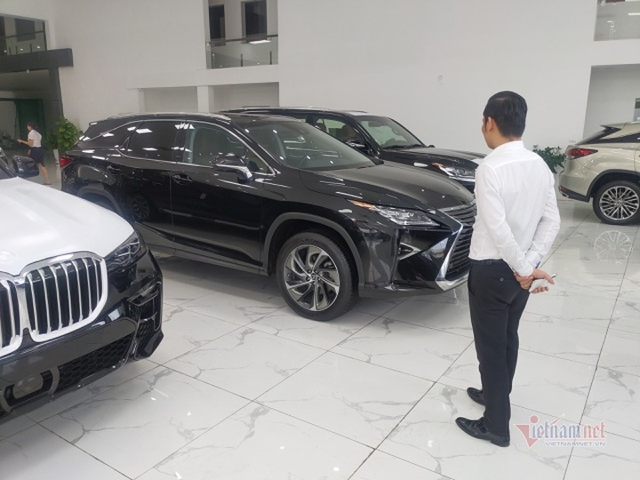 Giá ô tô giảm hấp dẫn, có nên mua ngay trong tháng cô hồn? - 1